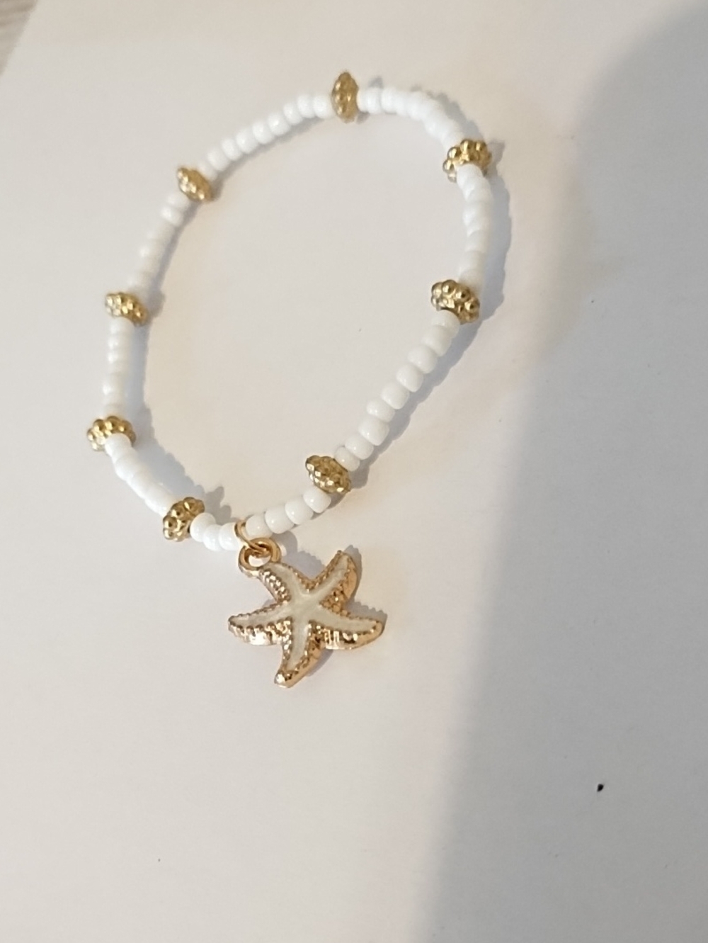 NWT Delicate White and Gold Elastic Beach Bead Bracelet Set - Picture 2 of 9